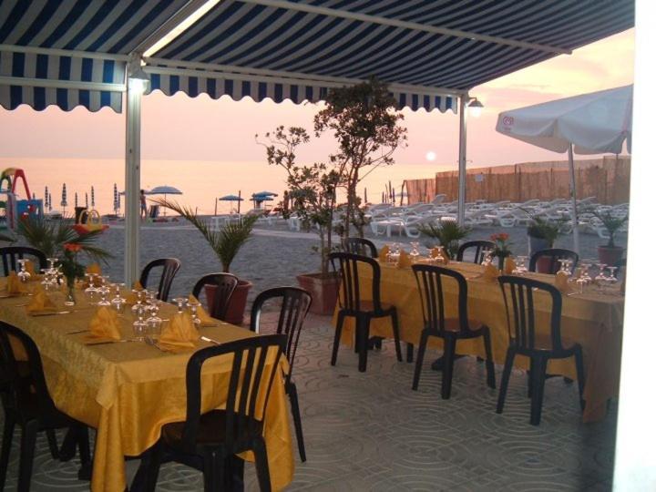 Hotel Il Castello Paola Exteriör bild